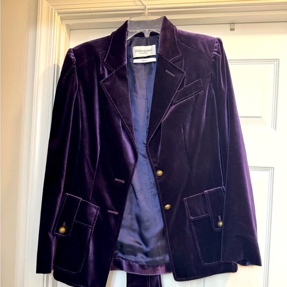Pre owed YSL velvet jacket and in excellent condition.